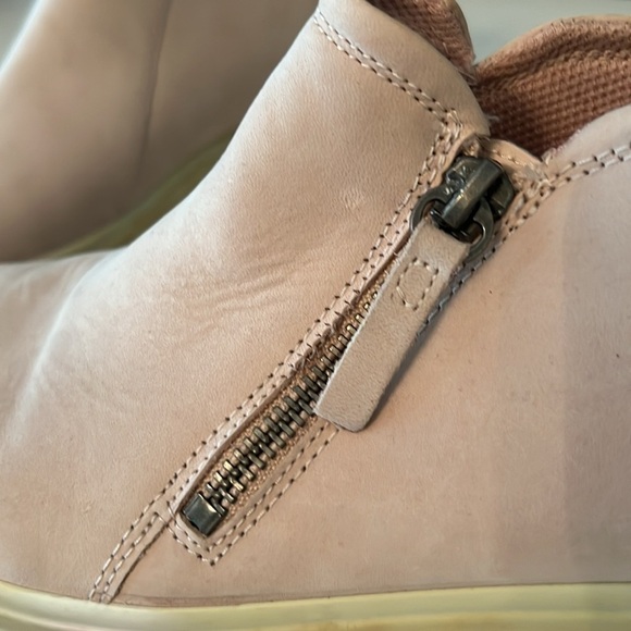 Ecco Soft Danish Rose Dust  Size Zip Nubuck Low Booties Size EU 38 US 8 - Picture 5 of 6